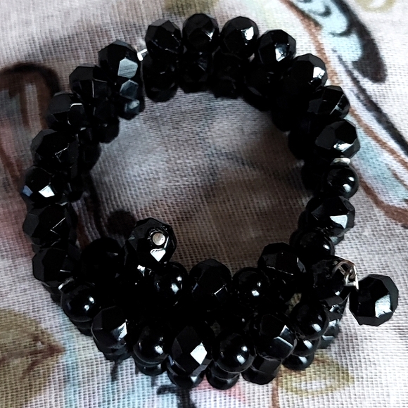 Jet Black Glass 3 Rows Triple Strand Memory Wire Smaller Vintage Ebony  Bracelet - Picture 3 of 10